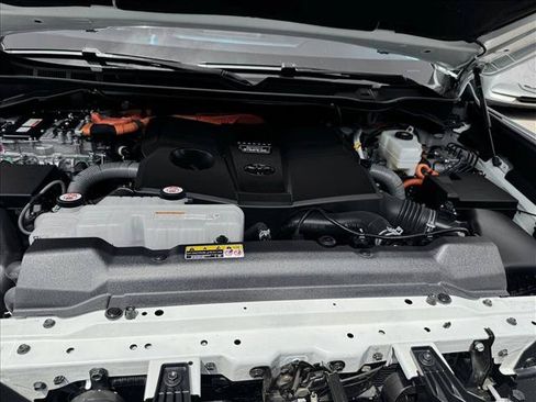 Certified 2023 Toyota Sequoia SR5 w/ SR5 Premium Package AWD/4WD image 23