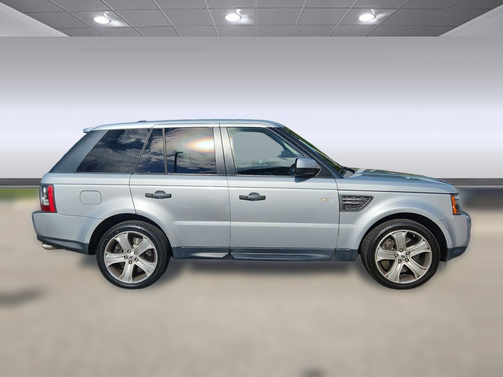 Used 2010 Land Rover Range Rover Sport Supercharged AWD/4WD image 2