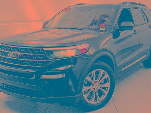Certified 2020 Ford Explorer XLT w/ Equipment Group 202A AWD/4WD image 6