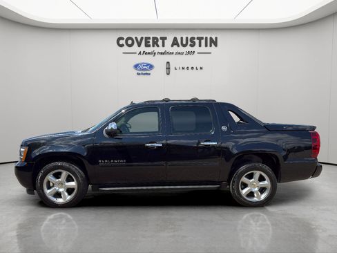 Used 2013 Chevrolet Avalanche LT w/ All-Star Edition RWD image 2