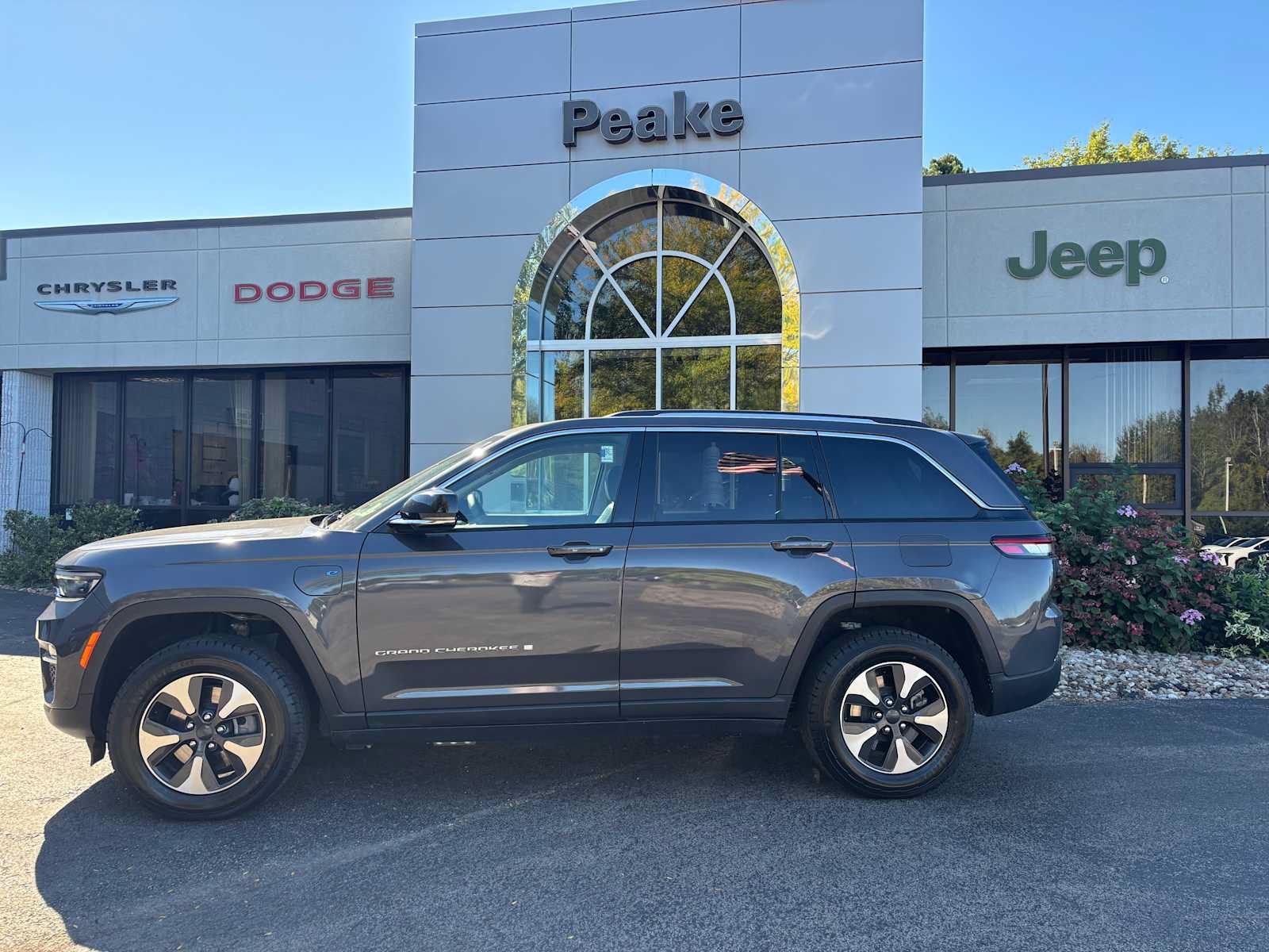 Used 2024 Jeep Grand Cherokee Limited 4xe AWD/4WD image 3