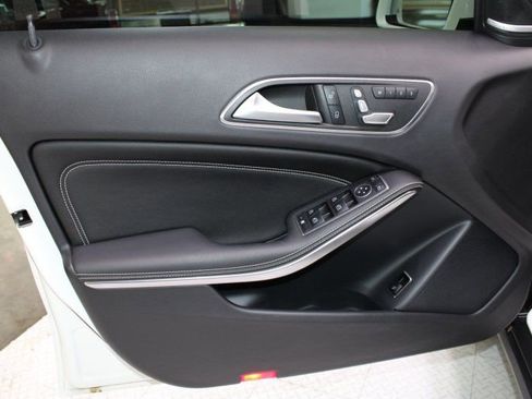 Used 2019 Mercedes-Benz GLA 250 4MATIC w/ Premium Package image 24