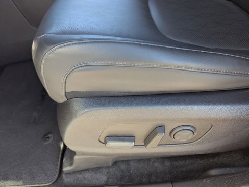 Used 2026 Kia Carnival EX image 30