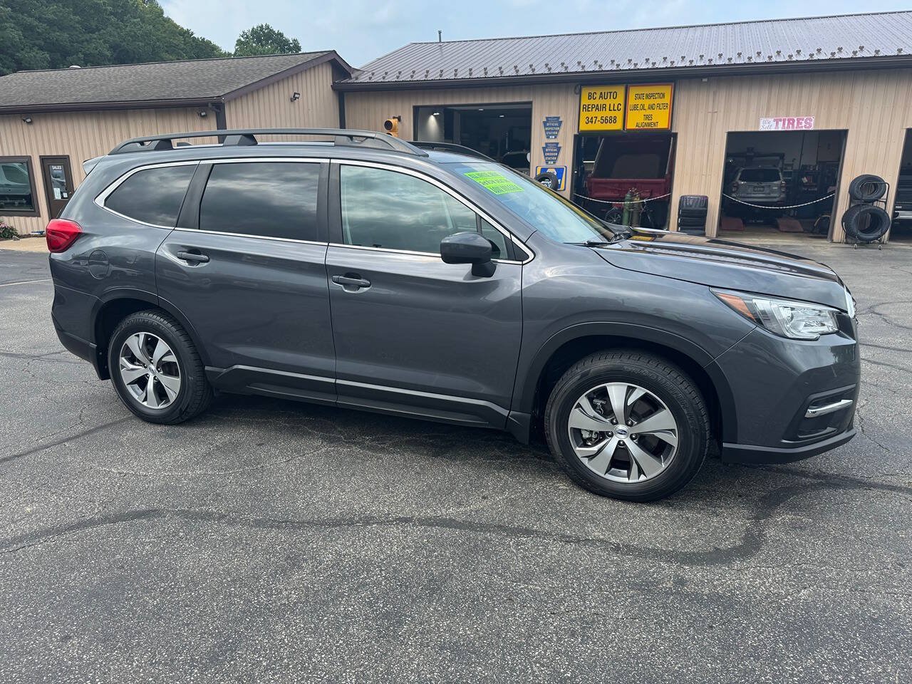 Used 2021 Subaru Ascent Premium w/ Convenience Package AWD/4WD image 2