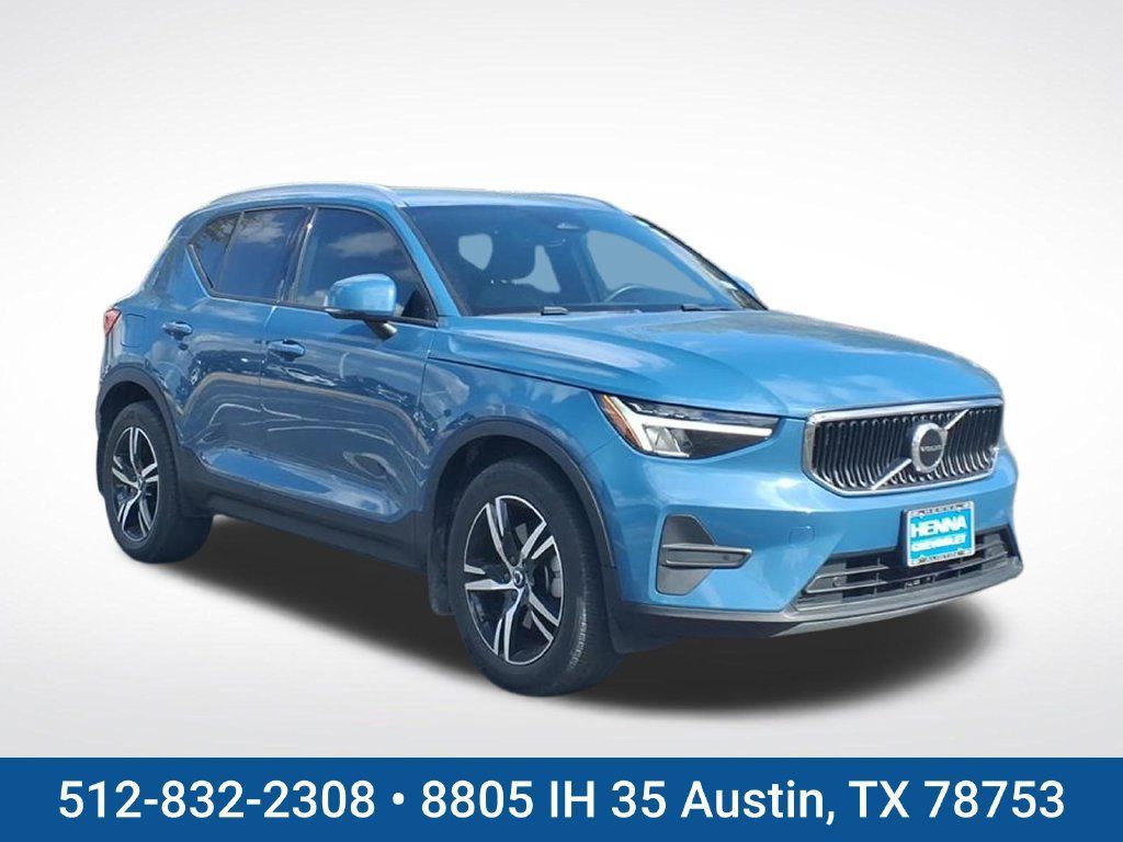 Used 2023 Volvo XC40 B4 Core w/ Convenience Package FWD 360° Tour