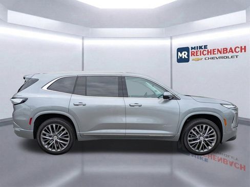Used 2025 Buick Enclave Avenir w/ Super Cruise Package image 3