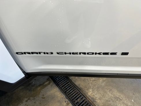 New 2026 Jeep Grand Cherokee L 4WD image 25