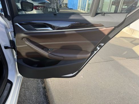 Used 2020 BMW 530i xDrive w/ M Sport Package image 40