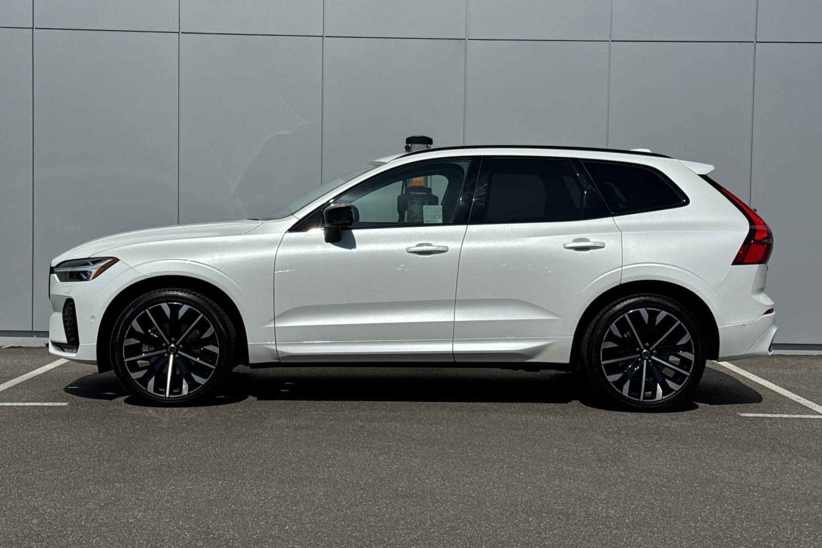 Certified 2026 Volvo XC60 B5 Ultra w/ Climate Package PRO AWD/4WD image 2