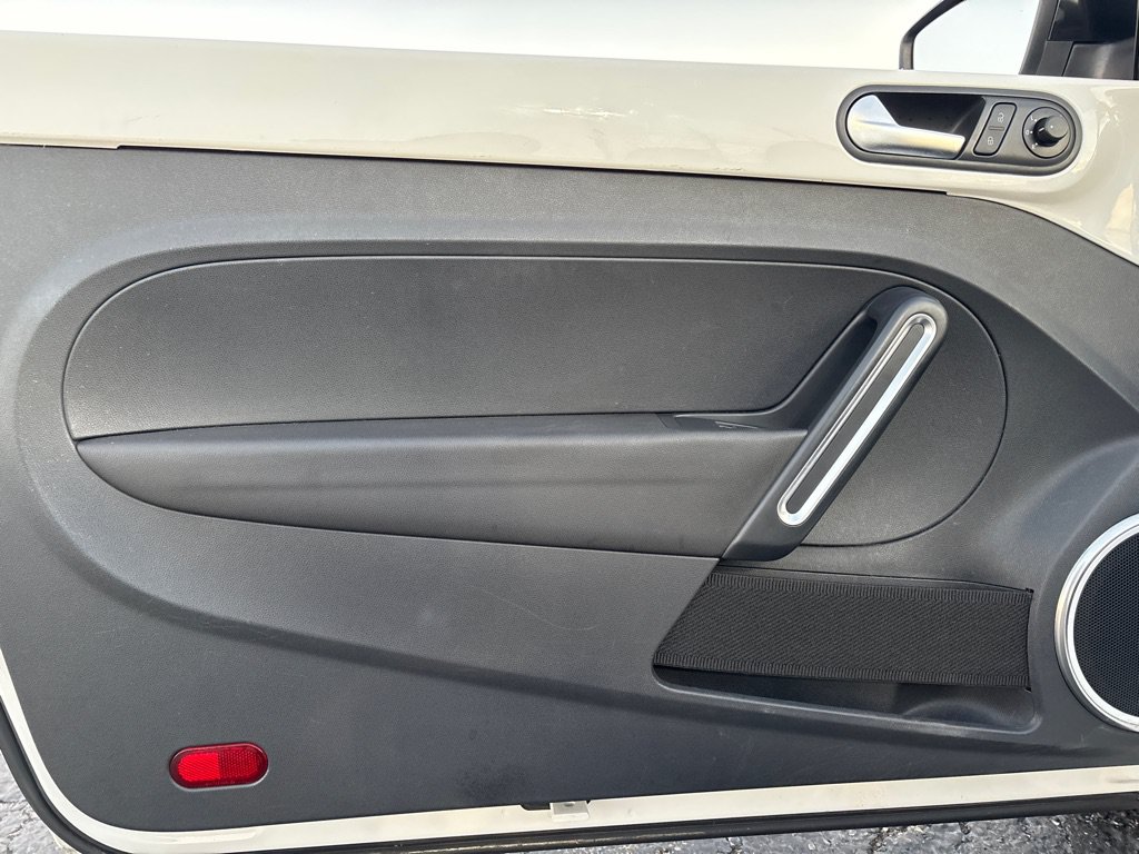 Used 2013 Volkswagen Beetle TDI FWD image 15