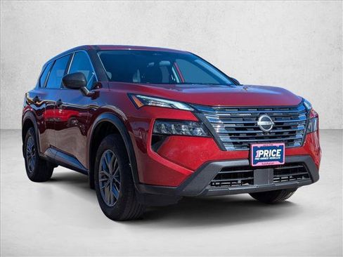 Used 2025 Nissan Rogue S image 3