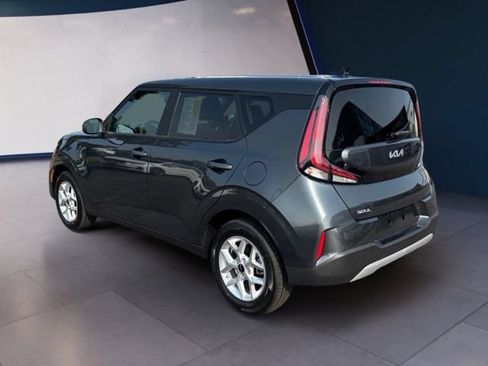 Used 2025 Kia Soul LX w/ LX Technology Package FWD image 3
