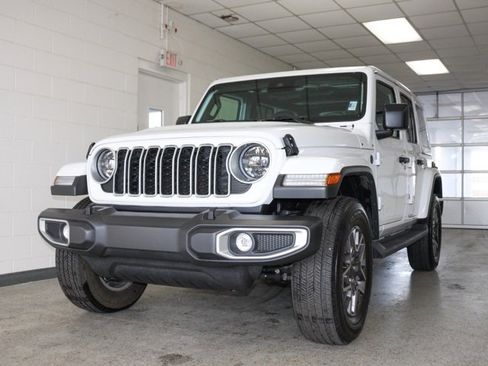 Certified 2025 Jeep Wrangler Sahara w/ Safety Group image 18