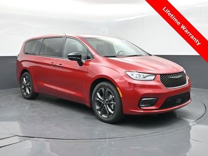 New 2026 Chrysler Pacifica Select