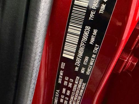 Used 2023 Alfa Romeo Giulia Veloce image 38