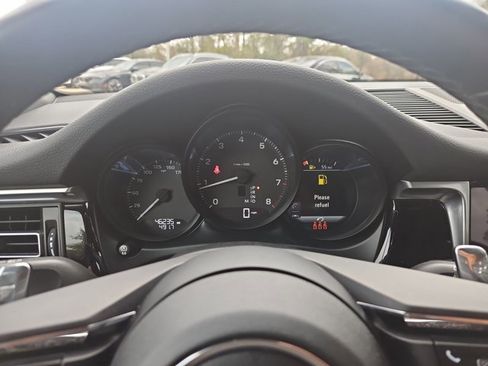 Used 2023 Porsche Macan image 11