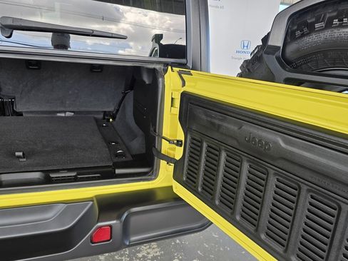 Used 2024 Jeep Wrangler Willys image 57