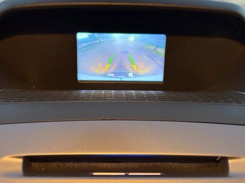 Used 2019 Ford Transit 150 XLT image 17