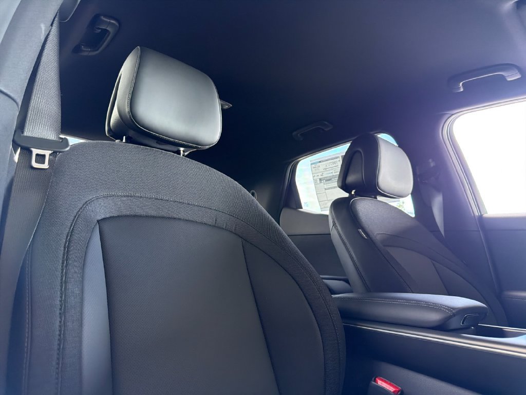 New 2027 Genesis GV60 AWD image 17