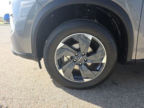 Used 2024 Nissan Rogue SV AWD/4WD image 11