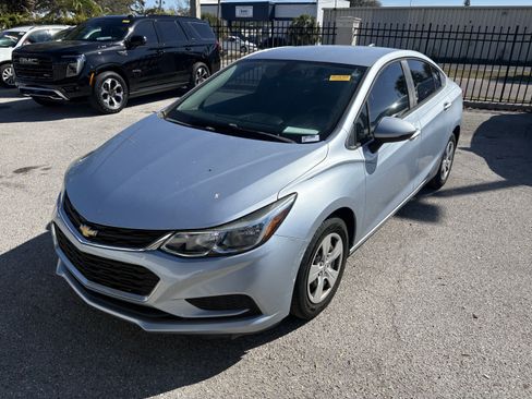 Used 2018 Chevrolet Cruze LS image 3
