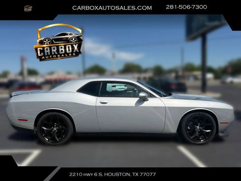 Used 2019 Dodge Challenger GT w/ Driver Convenience Group RWD image 6