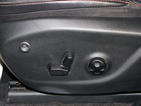 Used 2017 Jeep Cherokee Trailhawk w/ Comfort/Convenience Group image 18