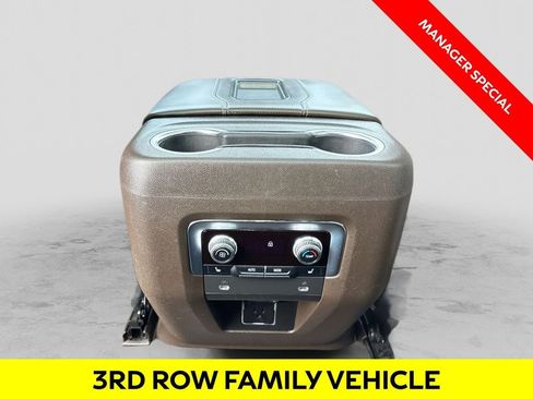 Used 2021 GMC Yukon SLT w/ SLT Premium Package image 11