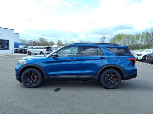 Used 2022 Ford Explorer ST w/ Equipment Group 401A AWD/4WD image 2