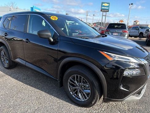 Used 2023 Nissan Rogue S image 3