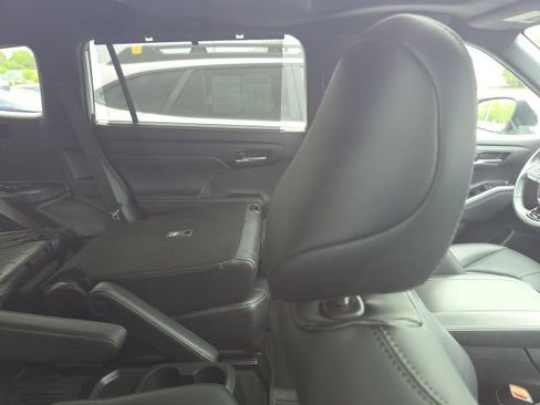 Used 2023 Toyota Highlander XSE AWD/4WD image 8