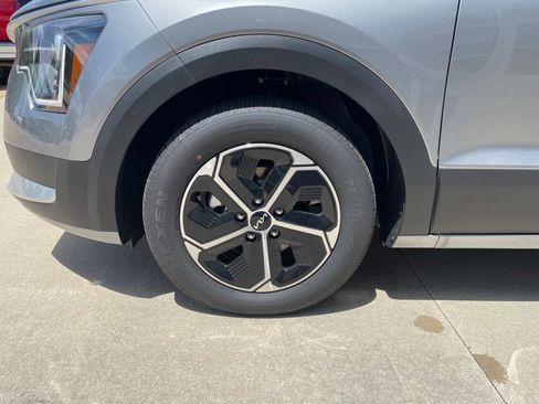 New 2026 Kia Niro EX FWD image 16