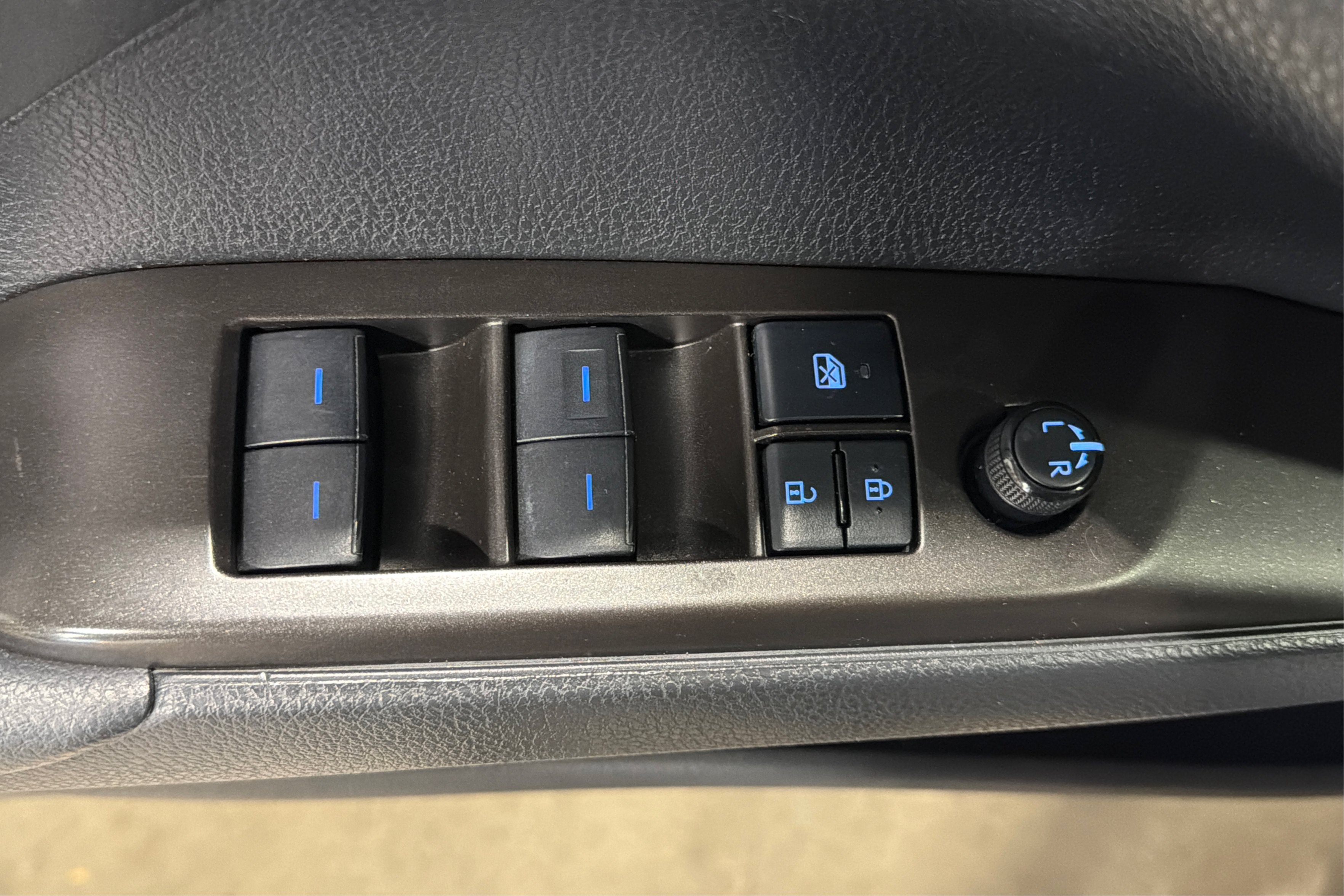 Used 2022 Toyota Camry SE AWD/4WD image 16