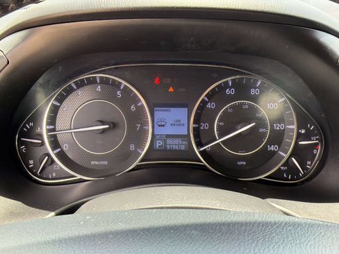 Used 2018 Nissan Armada Platinum w/ Interior Lighting Package RWD image 22