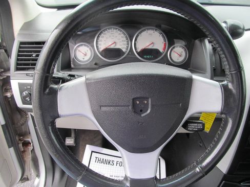Used 2010 Dodge Grand Caravan SXT FWD image 11