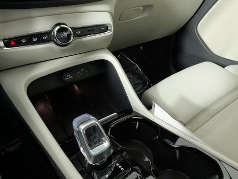 Used 2024 Volvo XC40 B5 Plus w/ Climate Package image 59
