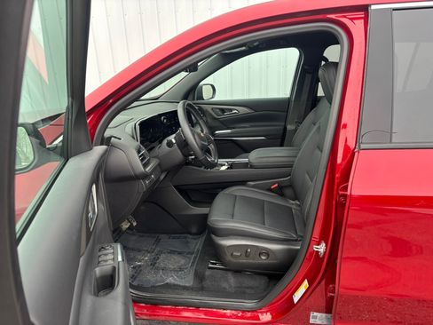 Used 2025 Chevrolet Traverse LT image 10