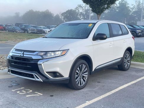 Used 2020 Mitsubishi Outlander SE AWD/4WD image 2