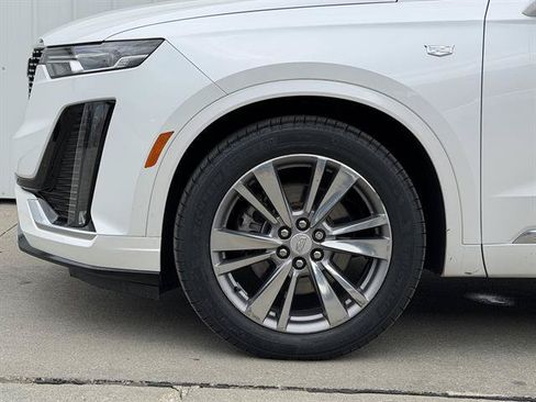 Used 2024 Cadillac XT6 Premium Luxury AWD/4WD image 9