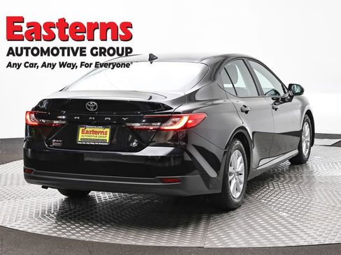Used 2025 Toyota Camry LE FWD image 5