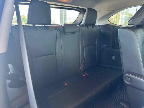Used 2023 Toyota Highlander XLE AWD/4WD image 16