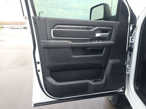 Used 2024 RAM 2500 Big Horn w/ Night Edition AWD/4WD image 15
