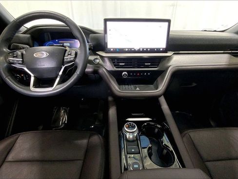 Used 2025 Ford Explorer Platinum RWD image 15