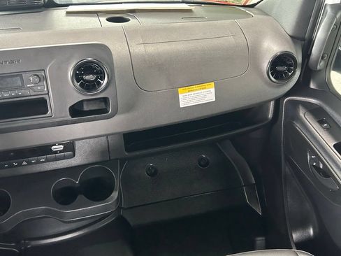 Used 2025 Mercedes-Benz Sprinter 2500 image 11