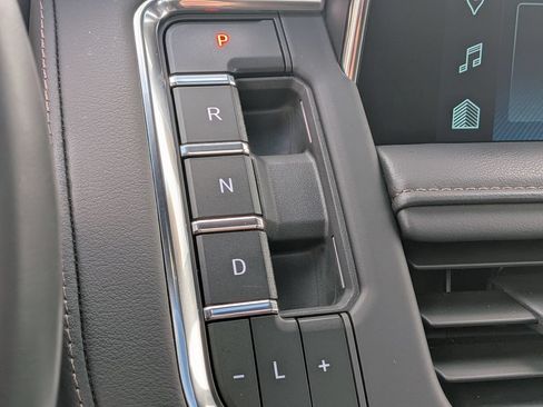 Used 2023 Chevrolet Tahoe High Country AWD/4WD image 24