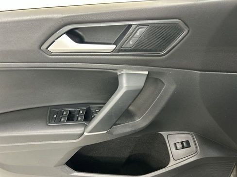 Used 2018 Volkswagen Tiguan SEL AWD/4WD image 11