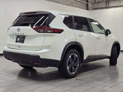 Used 2024 Nissan Rogue SV image 14