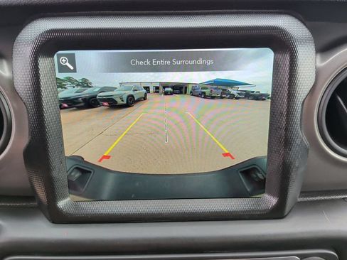 Used 2023 Jeep Gladiator Sport AWD/4WD image 25