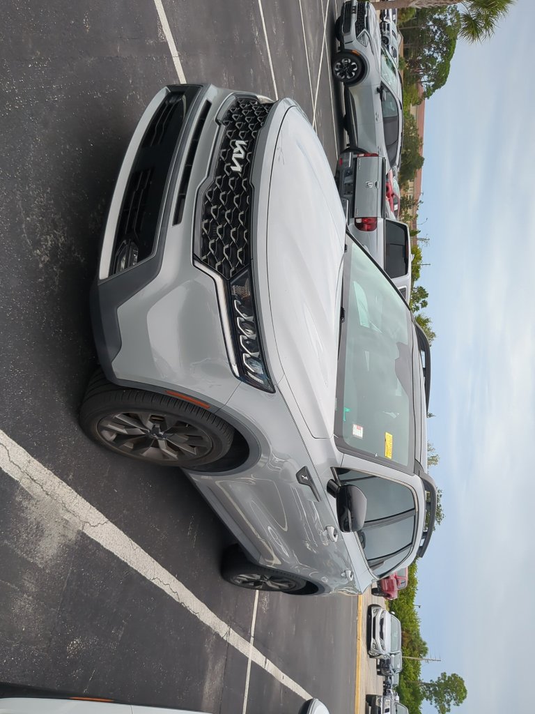 Certified 2022 Kia Sorento X-Line EX AWD/4WD image 6