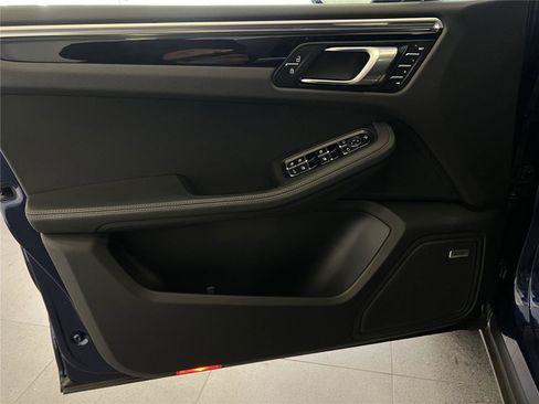 Certified 2023 Porsche Macan S image 15